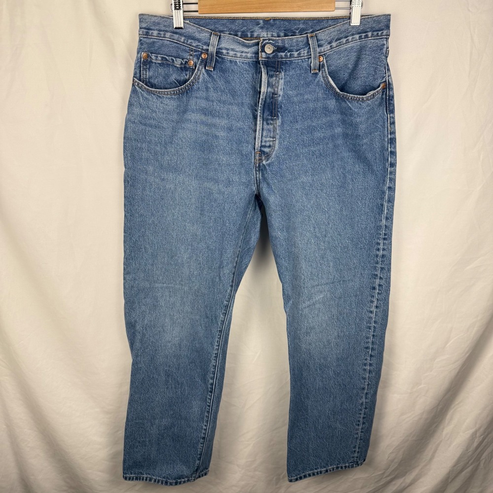 Levi's 501 Men's Button Fly Medium Wash Jeans 33x30 NWOT Casual Minimal Classic